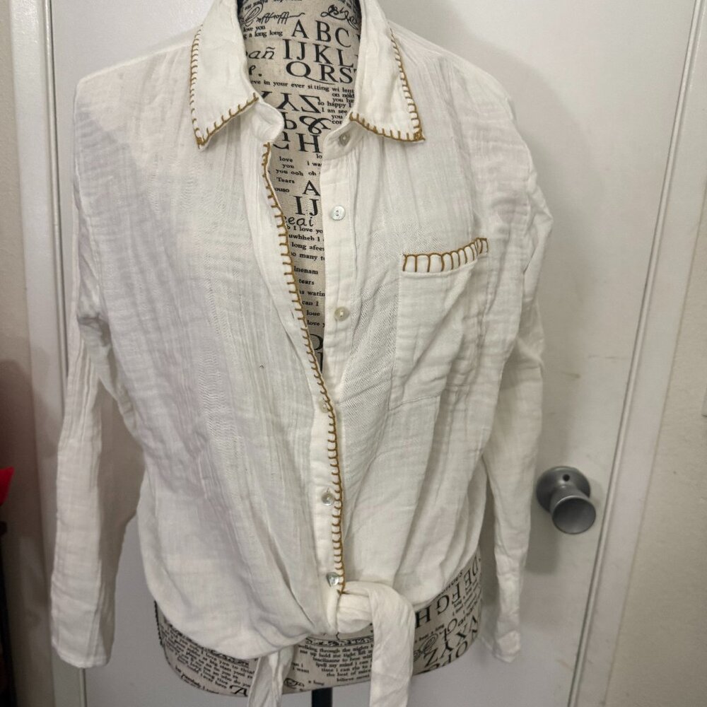 NWT Natural Life white shirt with embroidery